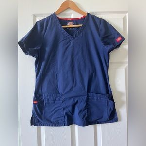 Dickies women’s scrub top size medium